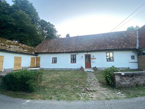 Exterior - Country house. Relaxation, letting go, serenity. Pets welcome🐾 (Quilen)