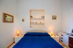 3 bedrooms, iron/ironing board, travel cot, WiFi