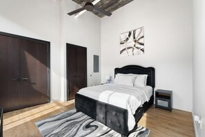 1 多间卧室、熨斗/熨衣板、免费 WiFi、床单