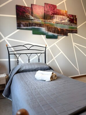 1 quarto, Wi-Fi de cortesia, roupa de cama