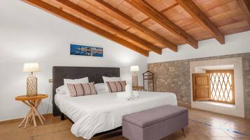 4 slaapkamers, een strijkplank/strijkijzer, reisbedje, wifi