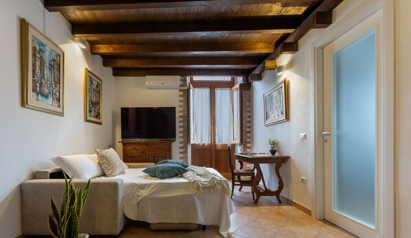 1 habitación, tabla de planchar con plancha y wifi gratis 