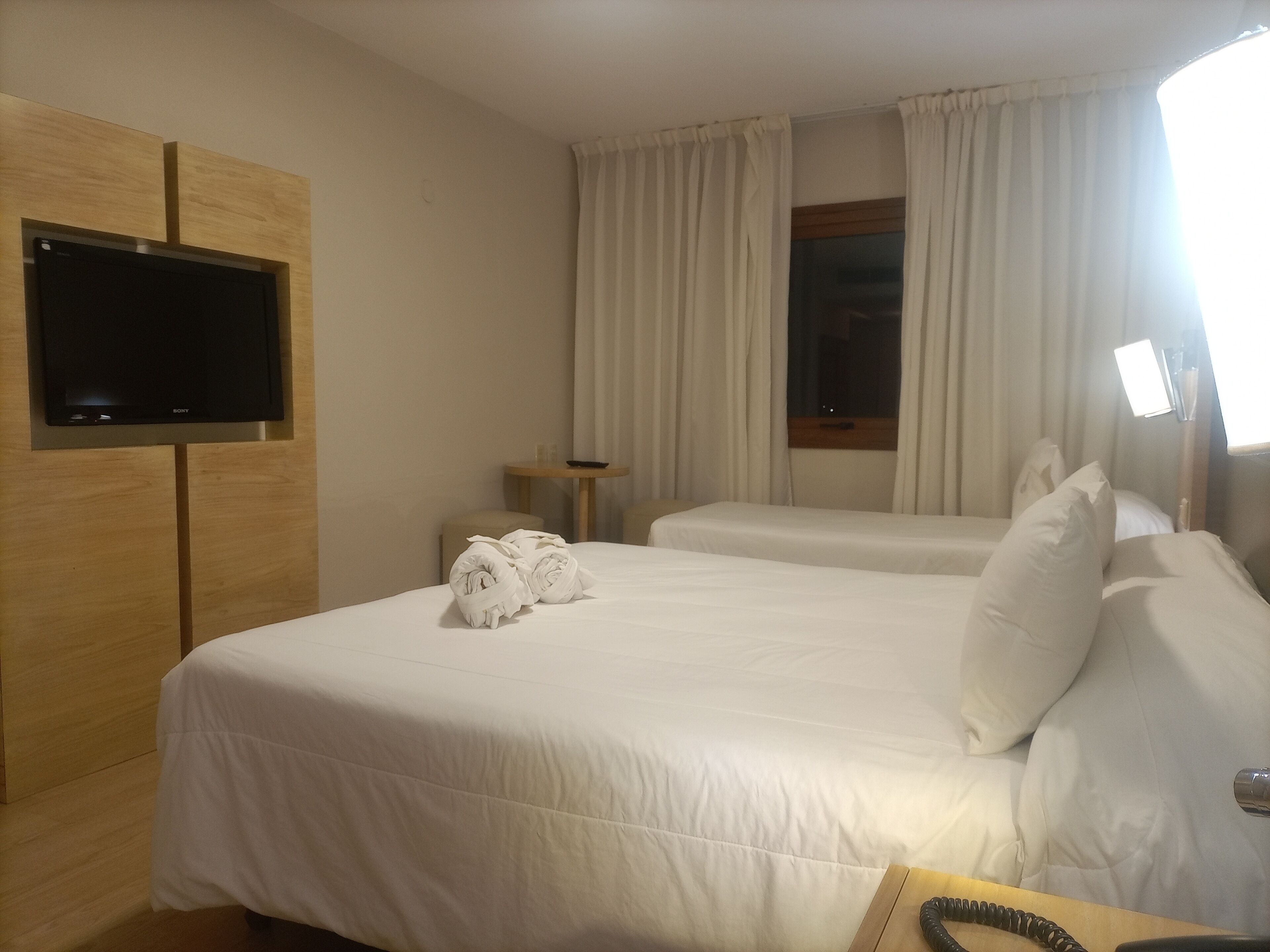 Habitación triple | Vista a la ciudad
