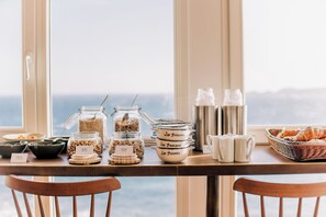 Frokostbuffé hver dag (mot et tillegg)