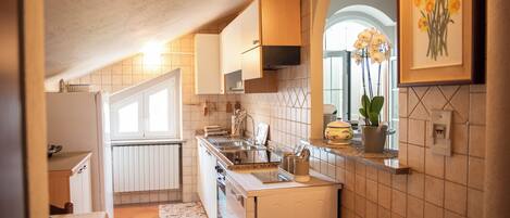 Micro-ondes, four, plaque de cuisson, lave-vaisselle