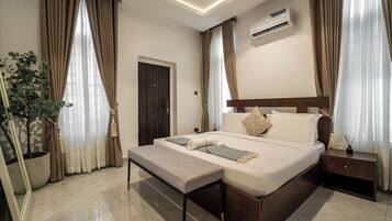 Executive Apartment, 2 Bedrooms, Non Smoking, City View | 2 bedrooms, in-room safe, iron/ironing board, free WiFi