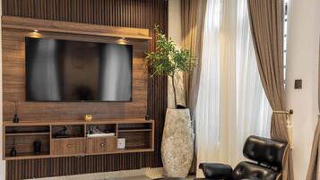 Executive Apartment, 2 Bedrooms, Non Smoking, City View | Living room | 50-inch Smart TV with cable channels, Netflix, streaming services