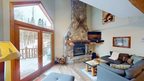 Smart TV, fireplace, video games - Private 4 Bedroom 4 Bath Ski-In/Ski-Out Home @ Lutsen with Sauna & Game Room (Lutsen)