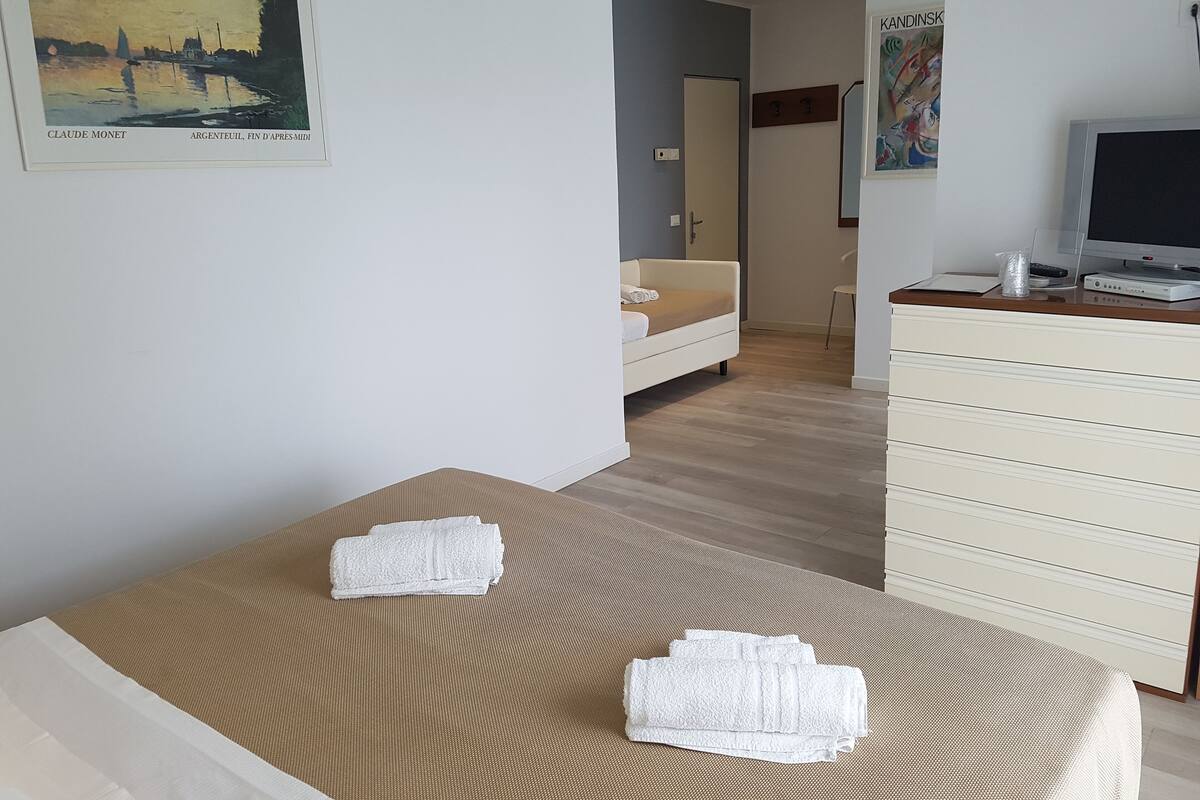 Junior Suite, Balcony, Sea View | In-room safe, soundproofing, WiFi (free)