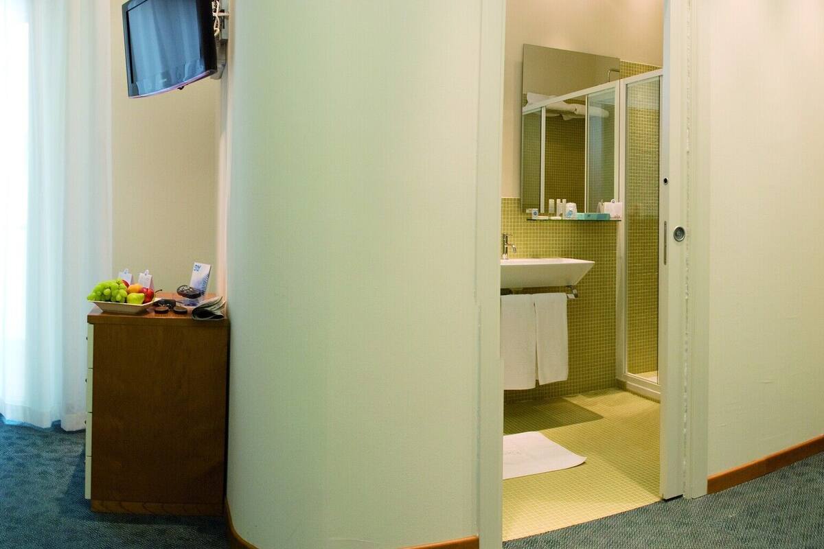 Classic Triple Room | In-room safe, soundproofing, WiFi (free)