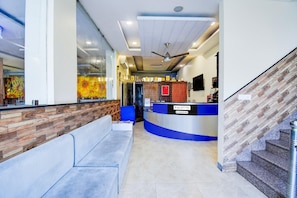 House | Reception - Luxury Stays With Pool Near Akshardham Temple (Jaipur)