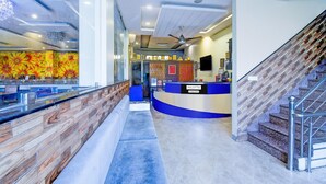 House | Reception - Luxury Stays With Pool Near Akshardham Temple (Jaipur)