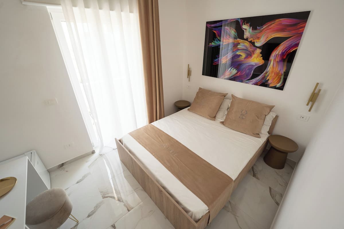 Basic Double Room, Harbour View | Down duvets, in-room safe, desk, soundproofing