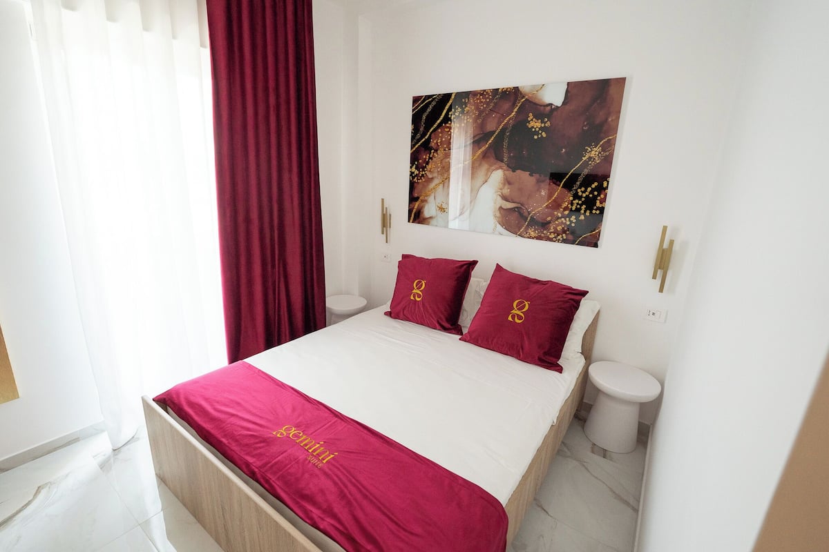 Basic Double Room, Harbour View | Down duvets, in-room safe, desk, soundproofing