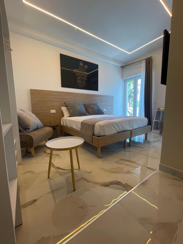 Deluxe Double or Twin Room, Harbor View | Down comforters, in-room safe, desk, soundproofing - Gemini Suite (Naples)