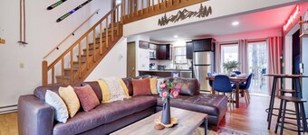 Fireplace~Hot tub~Game Loft and Arcade~2 King Beds~Pet Friendly~Discounts