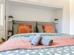 1 slaapkamer, een strijkplank/strijkijzer, gratis wifi, beddengoed