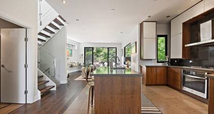 Welcome to The Treehouse - a tranquil escape in the middle of the city!