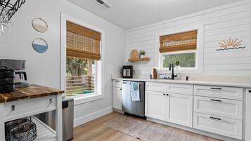 Coffee/tea maker, fridge, microwave, oven
