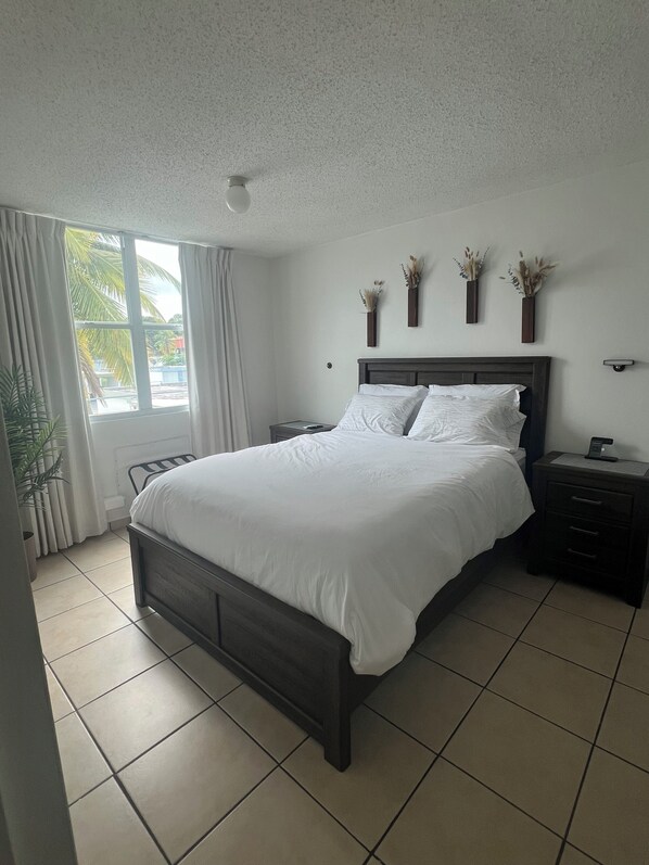 3 habitaciones, tabla de planchar con plancha, wifi y ropa de cama 