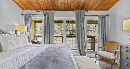 Griffin Chalet 3 about a mile to Stowe Resort