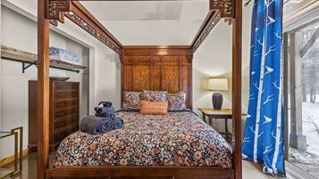 6 bedrooms, iron/ironing board, WiFi, bed sheets