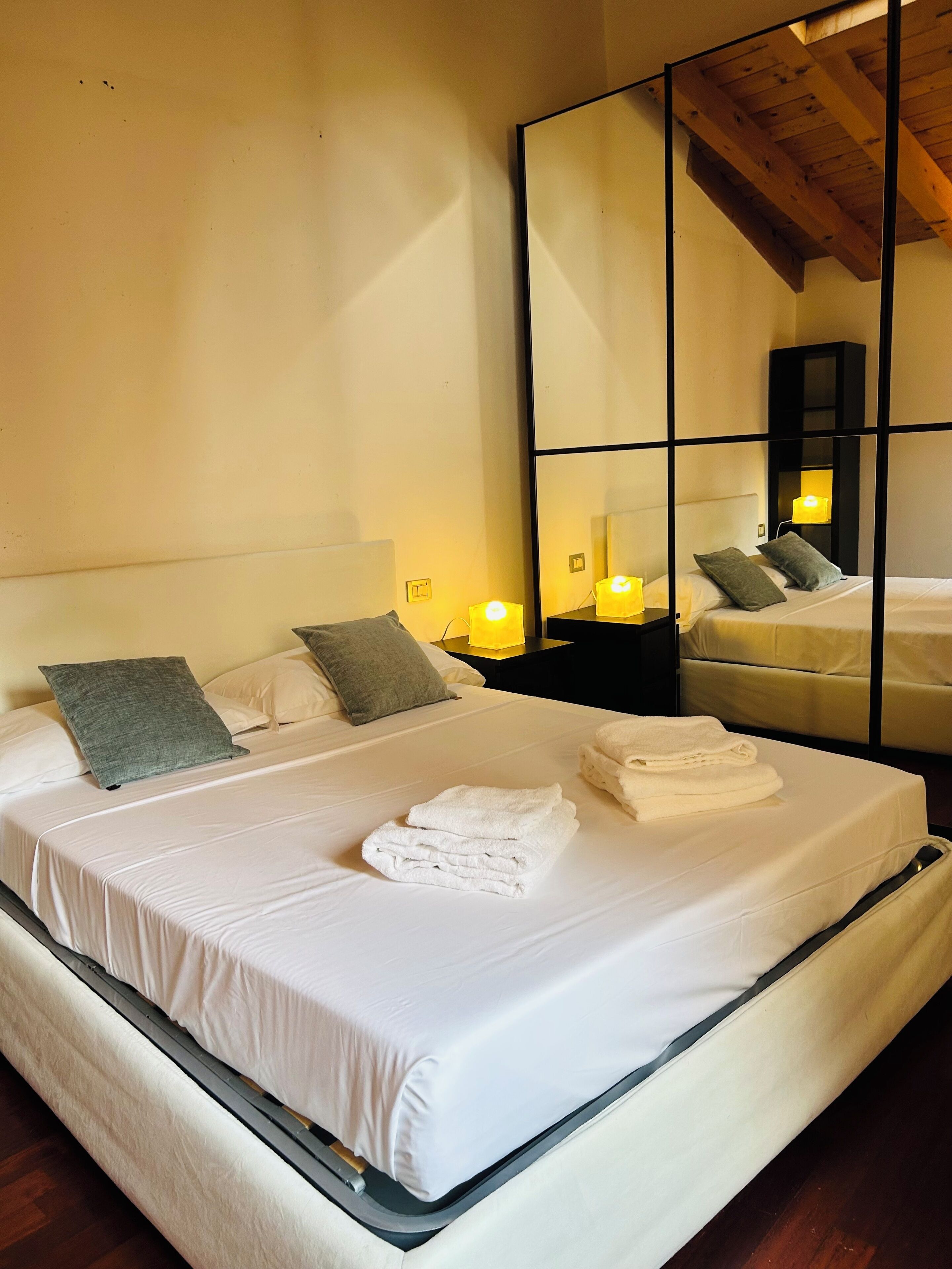 3 chambres, fer et planche à repasser, Wi-Fi, draps fournis