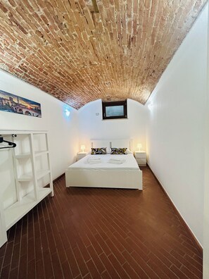 3 chambres, fer et planche à repasser, Wi-Fi, draps fournis