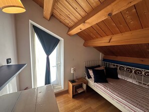 1 chambre, fer et planche à repasser, Wi-Fi, draps fournis