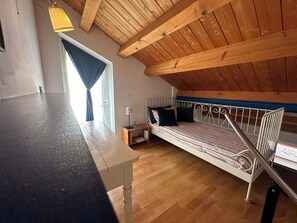 1 habitación, tabla de planchar con plancha, wifi y ropa de cama 