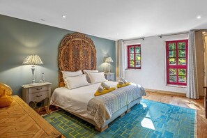 10 chambres, fer et planche à repasser, Wi-Fi, draps fournis