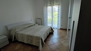 2 soverom, strykejern/-brett, wi-fi og sengetøy