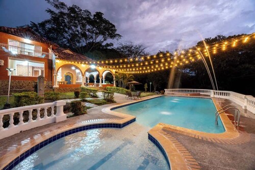 Villa Salma - Ac, Piscina, 21 personas!