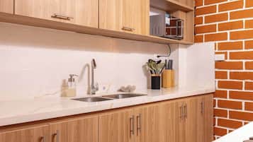 Fridge, microwave, stovetop, coffee/tea maker
