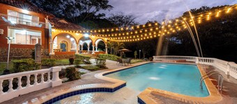 Villa Salma | Ac, Piscina, 21 personas  