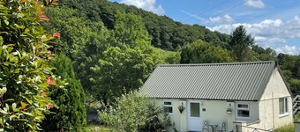Lletty Bach - detached - parking - one dog welcome - ideal location to explore