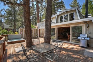 BBQ/picnic area - Peak Adventures-Beautiful 4BR House (Big Bear Lake)