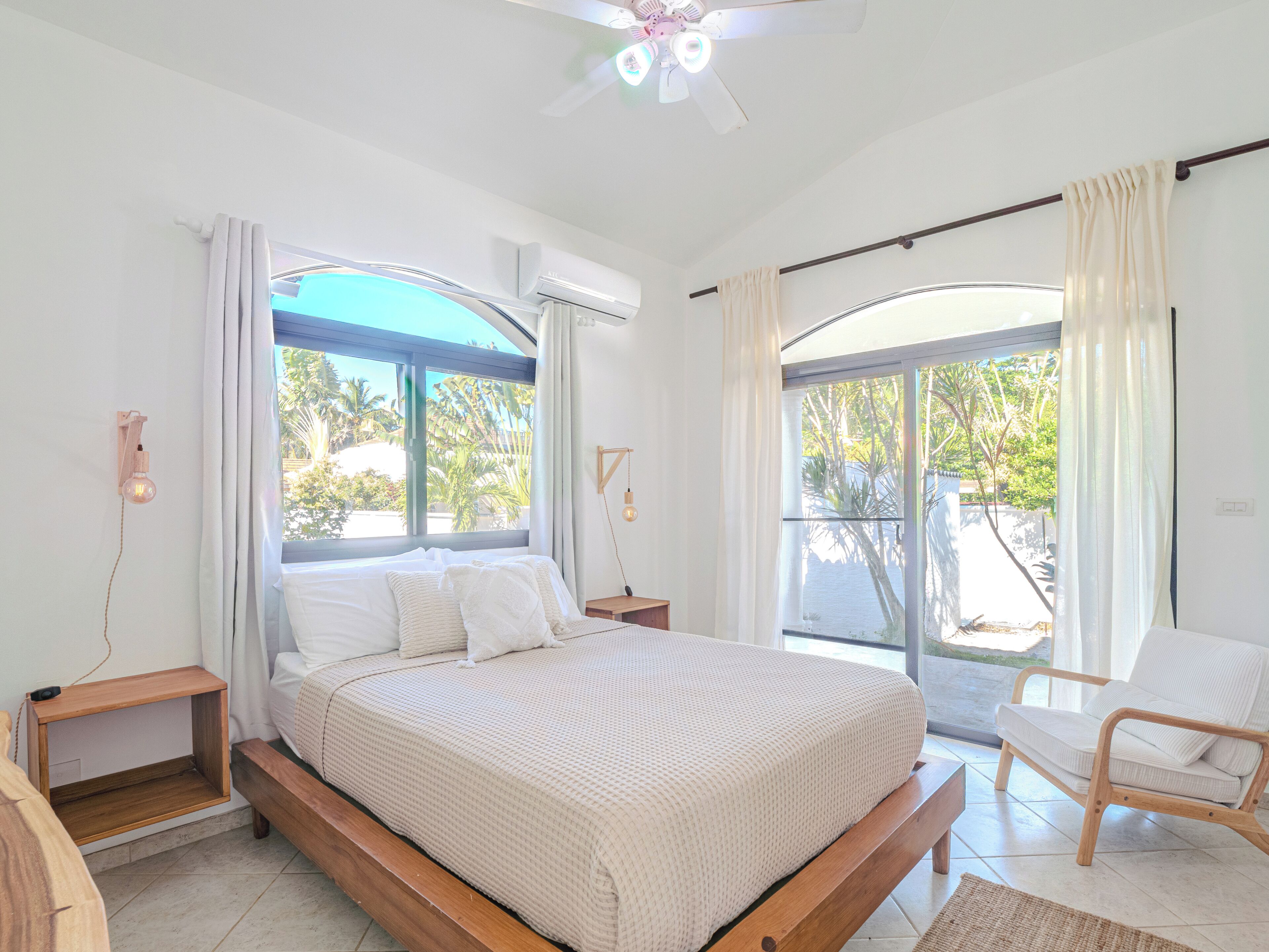 11 bedrooms, iron/ironing board, WiFi, bed sheets