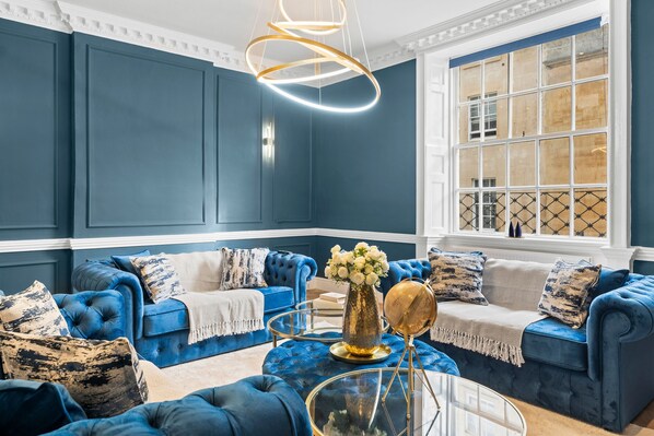 TV - Baths Ultimate House Sleeps 40 (Bath)