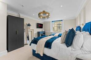 12 bedrooms, iron/ironing board, Internet, bed sheets - Baths Ultimate House Sleeps 40 (Bath)