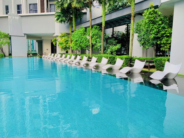 2 piscines extérieures