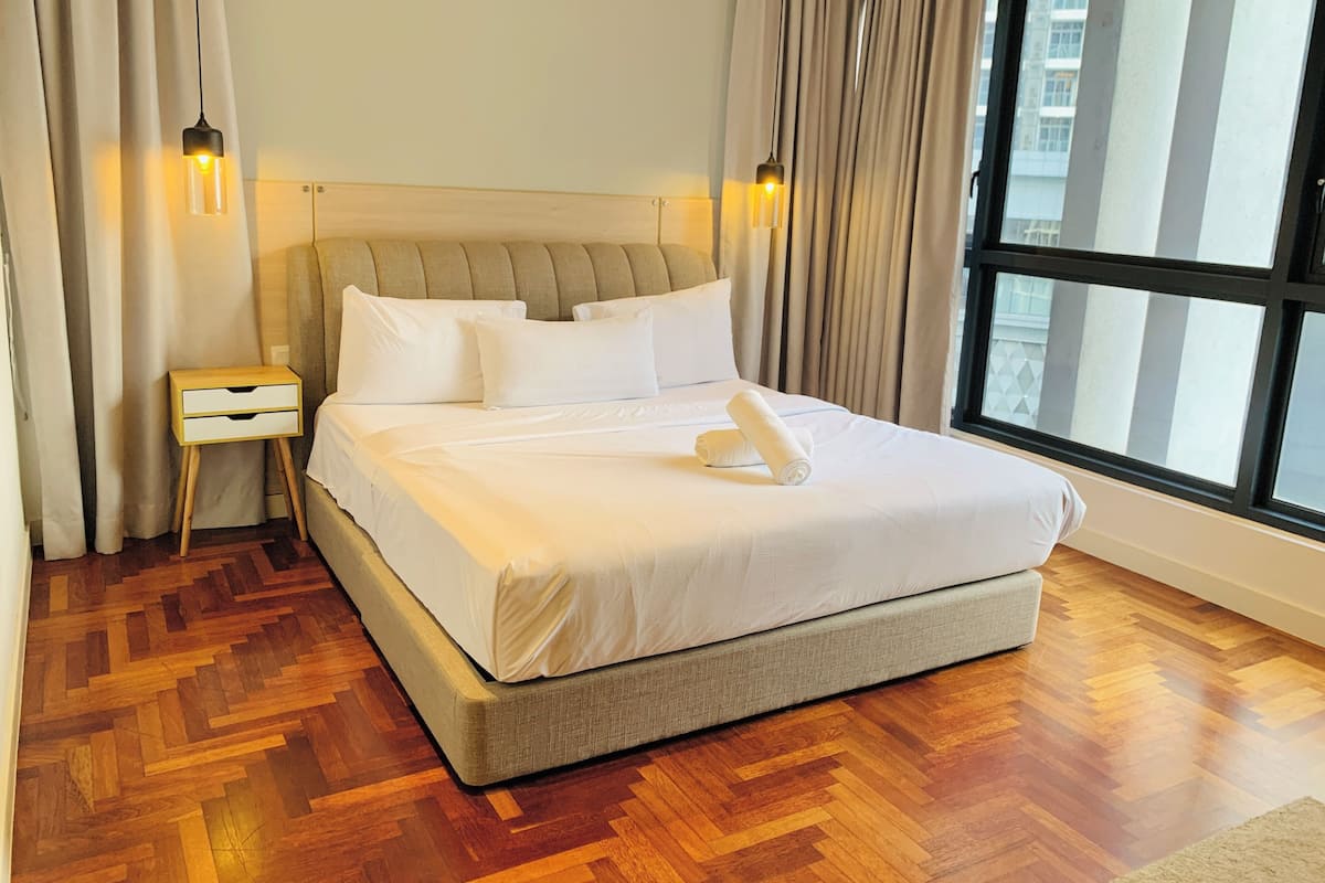1 bedroom, Egyptian cotton sheets, premium bedding, Select Comfort beds