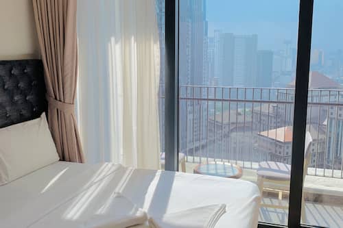 Egyptian cotton sheets, premium bedding, Select Comfort beds, desk