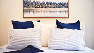 3 habitaciones, tabla de planchar con plancha y cuna de viaje