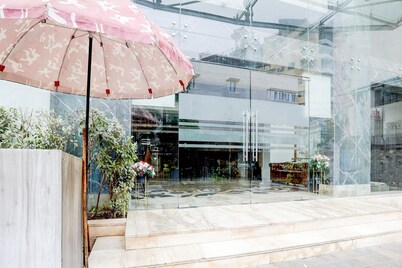 Stylish & Modern Stays at Palette River Front