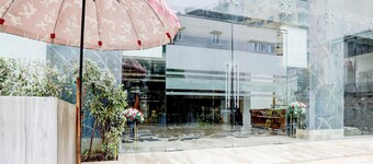 Stylish & Modern Stays at Palette River Front