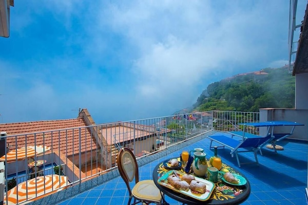 Suite Deluxe, fumadors, vistes al mar | 1 dormitori, planxa i posts de planxar i wifi gratuïta