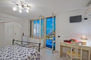 Deluxe Suite, Smoking, Sea View | 1 bedroom, iron/ironing board, free WiFi - L'incanto (San Michele)