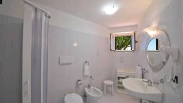 Deluxe-Suite, Raucher, Meerblick | Badezimmer