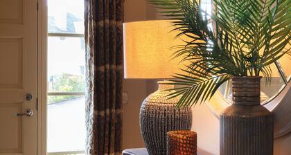 Interior-Designed 4-Bedroom Luxury Villa, Just 12 Minute Walk from Kenmare Town